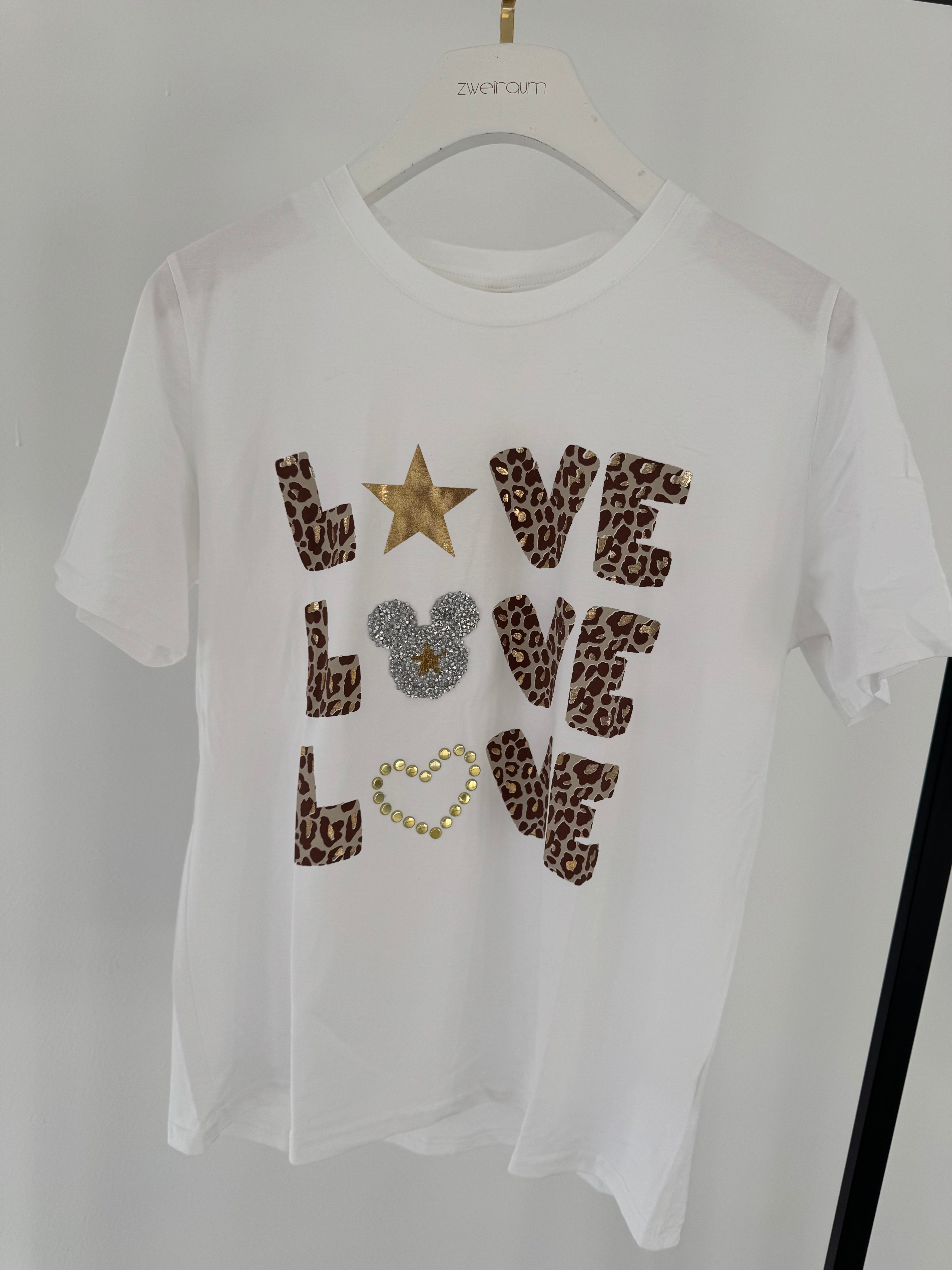 Love Leo T-Shirt